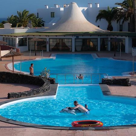 Apartamento En Playa Roca Primer Linea De Mar Costa Teguise Exteriör bild