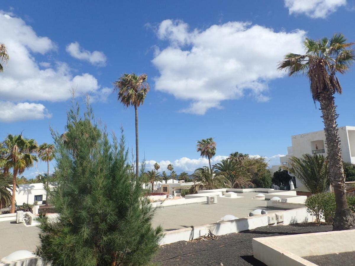 Apartamento En Playa Roca Primer Linea De Mar Costa Teguise Exteriör bild