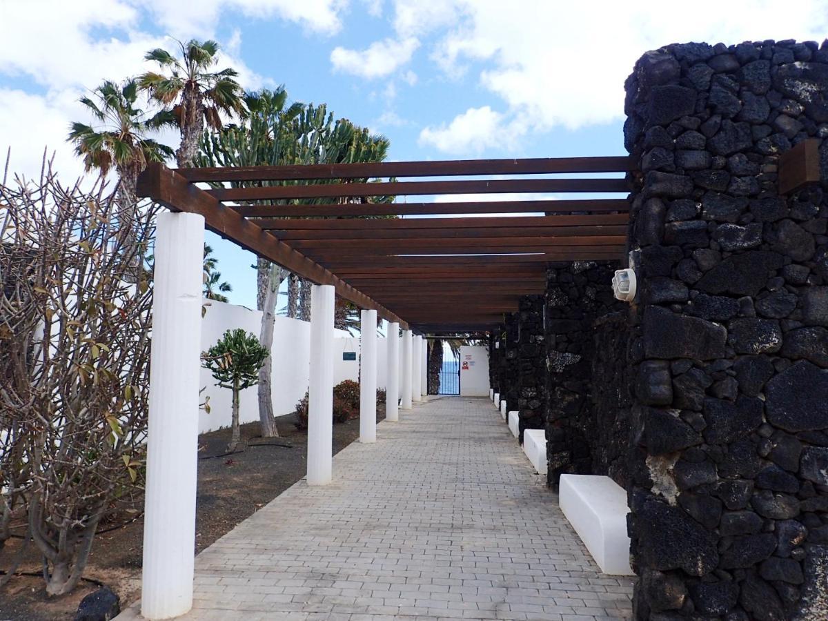 Apartamento En Playa Roca Primer Linea De Mar Costa Teguise Exteriör bild