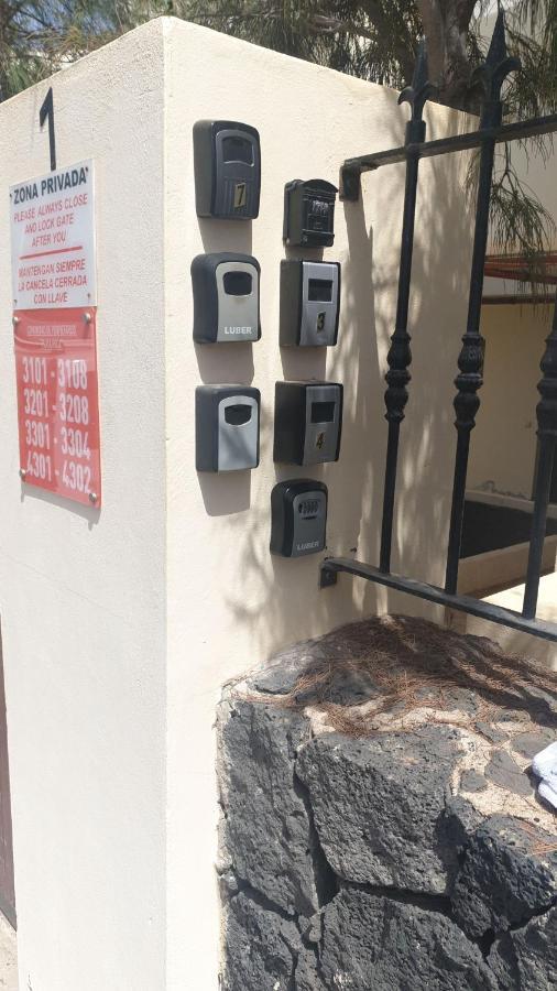 Apartamento En Playa Roca Primer Linea De Mar Costa Teguise Exteriör bild