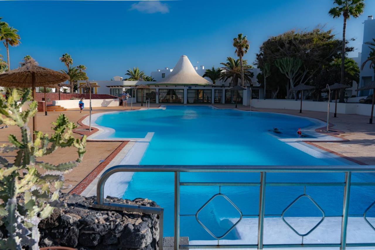 Apartamento En Playa Roca Primer Linea De Mar Costa Teguise Exteriör bild